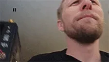 quinBEGGING emote for Discord