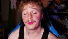 abbeweSmooch emote for Discord