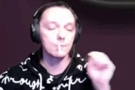 AmielooFlexing emote for Discord