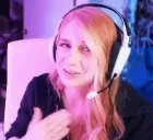 ariBlowKiss emote for Discord