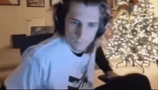 AREYOUAGIRLFtxQcYellingAtYou emote for Discord