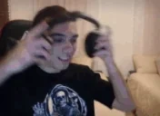 AZZAPPUNMAKESHISBED emote for Discord