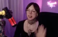 CeleCaughtInTheMiddle emote for Discord