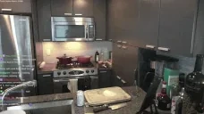 custySmooch emote for Discord