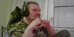 eqrozoLOVE emote for Discord