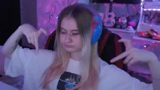 ellp1sHeart2 emote for Discord