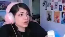 EliLookingAtYou emote for Discord