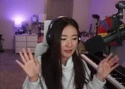 emyyCrabPls emote for Discord