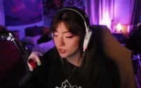 emilycDiesOfCringe emote for Discord