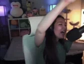 emyyvibee emote for Discord