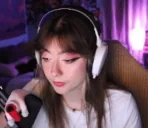 emilycLookingForWhoAskedButFast emote for Discord