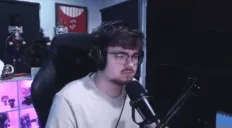 ezgif776ac521e23 emote for Discord