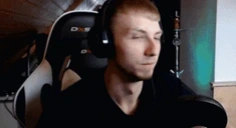 FloHandsUp emote for Discord