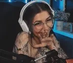 fiolochkaHi emote for Discord